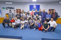 Alunos do Colégio Estadual Timbú Velho recebem moção de aplausos na Câmara Municipal pelo desempenho no basquetebol