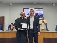 Padre Messias recebe Moção de Louvor da Câmara de Vereadores